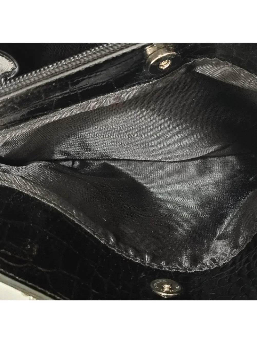 Liz Claiborne Handbag Purse Black 9"x6" Faux Croc Leather Shiny Pockets Chain - Picture 7 of 16